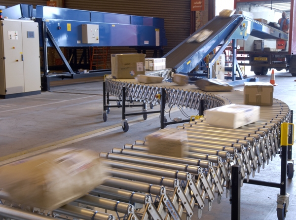 伸縮輥筒輸送機(jī)裝車(chē)示意圖